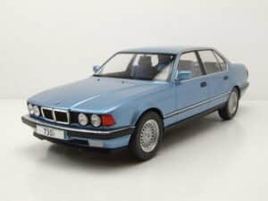 MCG Modellauto BMW 730i 7er E32 1992 hellblau metallic Modellauto 1:18 MCG