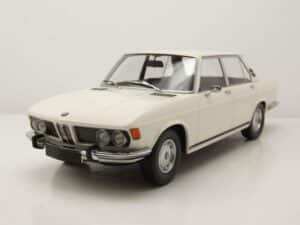 Minichamps Modellauto BMW 2500 E3 1968 weiß Modellauto 1:18 Minichamps