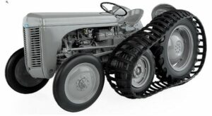 Universal Hobbies Modelltraktor Universal Hobbies Traktor Ferguson TEA20 Half Track 5303