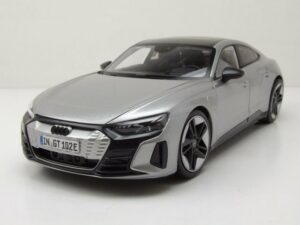 Bburago Modellauto Audi RS e-tron GT 2022 silber Modellauto 1:18 Bburago