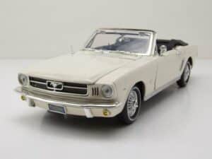 Motormax Modellauto Ford Mustang Cabrio 1964 1/2 weiß Modellauto 1:18 Motormax