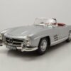 Norev Modellauto Mercedes 300 SL Roadster 1957 silber Modellauto 1:18 Norev