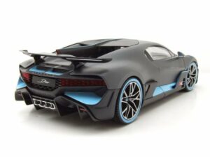 Bburago Modellauto Bugatti Divo 2018 matt grau hellblau Modellauto 1:18 Bburago