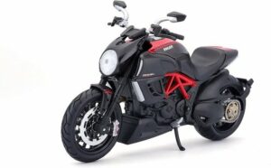 Maisto® Modellmotorrad Ducati Diavel Carbon (schwarz-rot