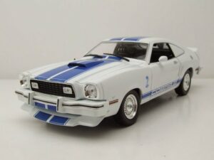 GREENLIGHT collectibles Modellauto Ford Mustang 2 Cobra 2 1976 weiß blau Charlie´s Angels Modellauto