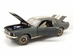 GREENLIGHT collectibles Modellauto Ford Mustang Coupe 1967 matt schwarz verschmutzt Creed II Modellauto