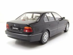 KK Scale Modellauto BMW 528i E39 1995 schwarz Modellauto 1:18 KK Scale