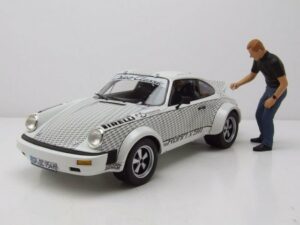 Schuco Modellauto Porsche 911 Röhrl x 911 weiß mit Figur Walter Röhrl Modellauto 1:18