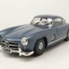Minichamps Modellauto Mercedes 300 SL W198 Flügeltürer 1955 hellblau metallic Modellauto