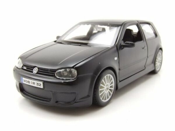 Maisto® Modellauto VW Golf 4 R32 matt schwarz Modellauto 1:24 Maisto