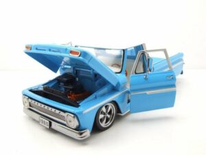 Sun Star Modellauto Chevrolet C-10 Styleside Pick Up Lowrider 1965 blau weiß Modellauto