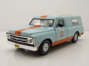 GREENLIGHT collectibles Modellauto Chevrolet C-10 Pick Up mit Camper Aufsatz 1968 hellblau Gulf Oil Model