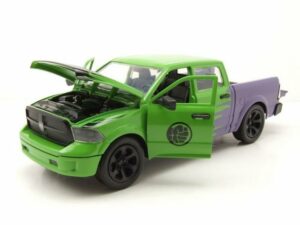 JADA Modellauto Ram 1500 Pick Up 2014 grün lila mit Hulk Figur Modellauto 1:24 Jada