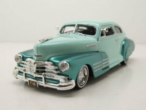 Motormax Modellauto Chevrolet Aerosedan Fleetline 1948 grün Modellauto 1:24 Motormax