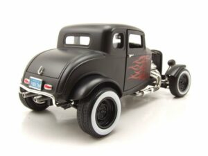 Motormax Modellauto Ford 5-Window Coupe Hot Rod 1932 matt schwarz mit Flammen Modellauto