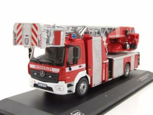 ixo Models Modellauto Mercedes Atego DLK 23/12 Metz Drehleiter Feuerwehr Halle Saale rot