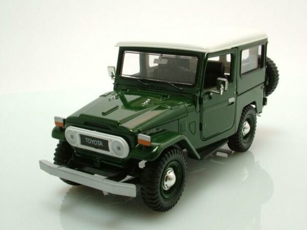 Motormax Modellauto Toyota FJ40 Land Cruiser 1974 grün weiß Modellauto 1:24 Motormax