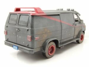 GREENLIGHT collectibles Modellauto GMC Vandura A-Team Van 1983 grau schwarz verschmutzt Modellauto 1:18