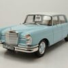 Norev Modellauto Mercedes 220 S Heckflosse W111 1965 hellblau Modellauto 1:18 Norev